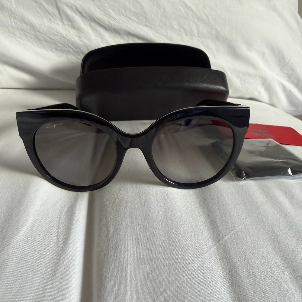 Brand New Salvatore Ferragamo Sunglasses - Picture 3 of 8